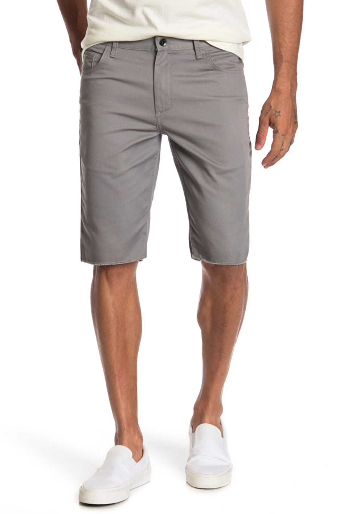 Vans Av Covina Shorts Ii In Frost Grey