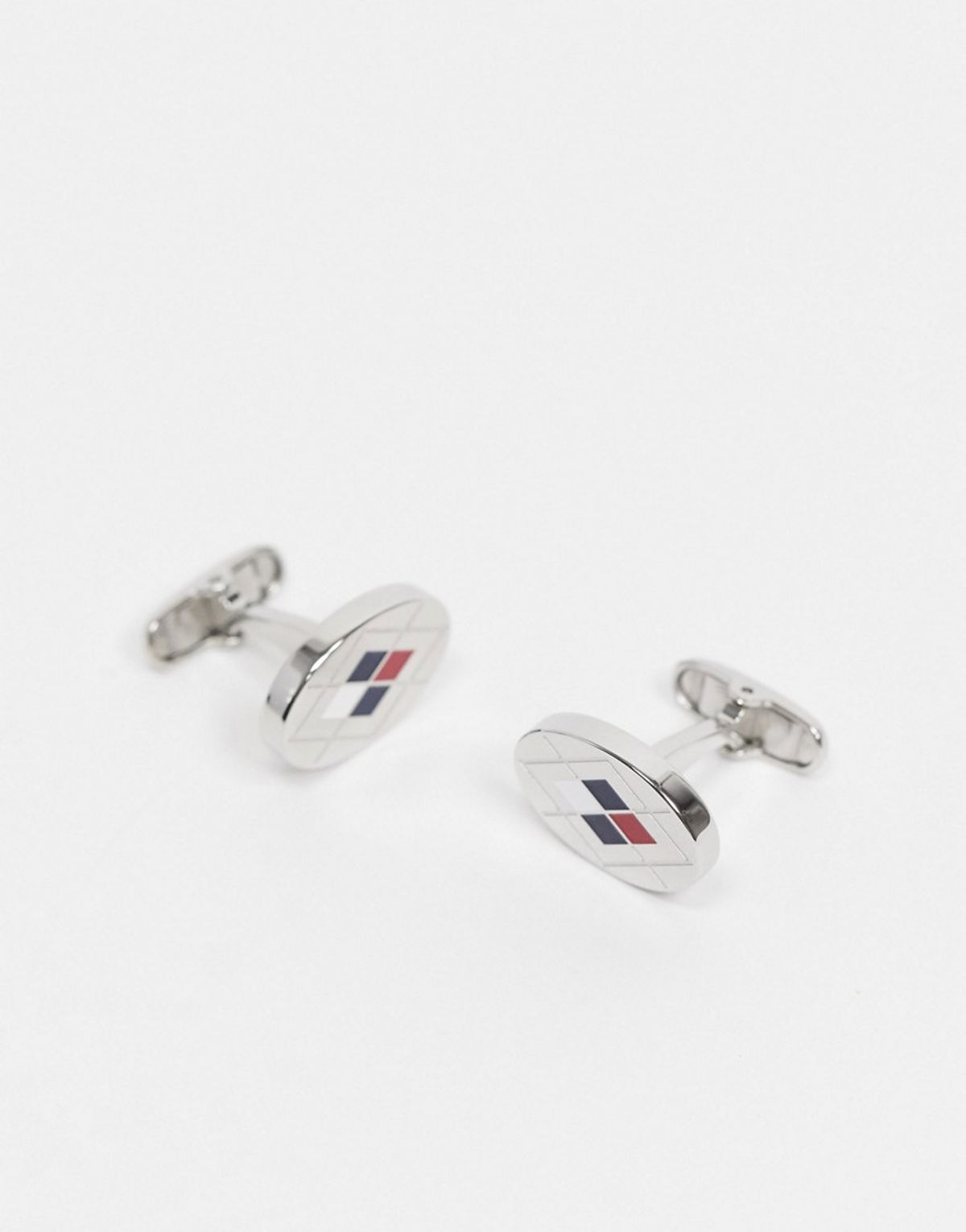 Tommy Hilfiger Argyle Oval Cufflinkssilver WHAT’S ON THE STAR?