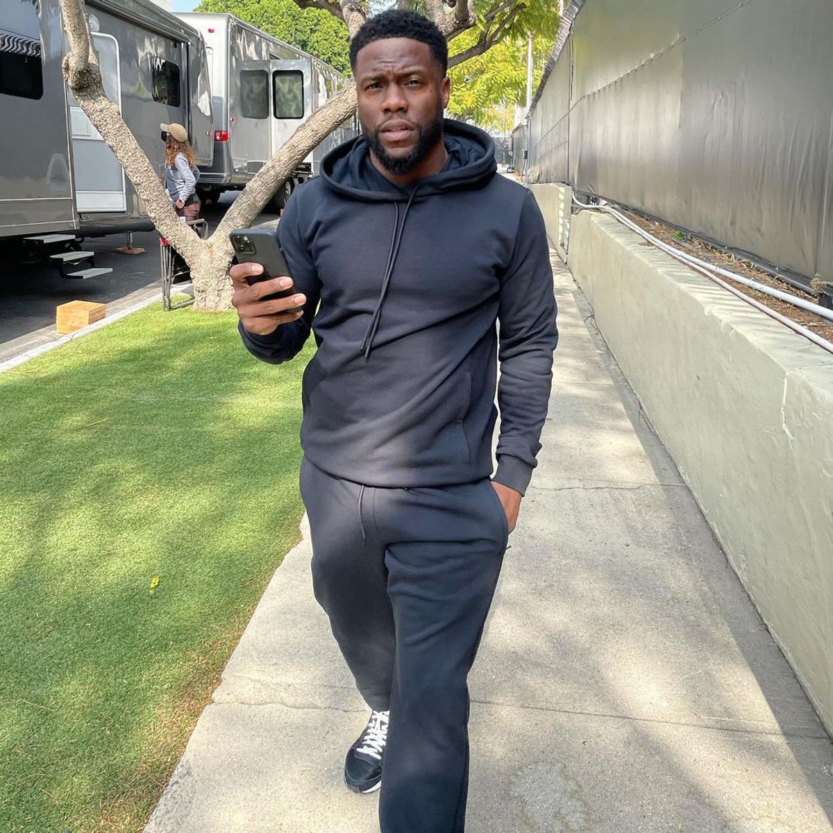 Kevin Hart Outfit from February 11, 2021 | WHAT’S ON THE STAR?