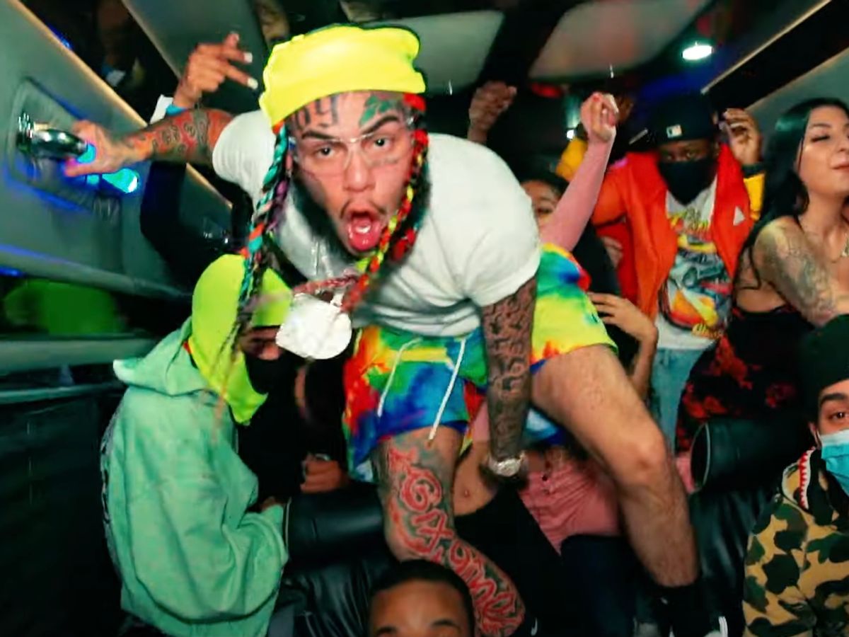 6ix9ine Outfit from February 20, 2021 | WHAT'S ON THE STAR?