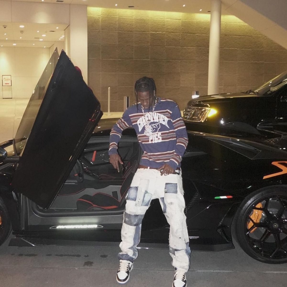travis scott 1s outfit