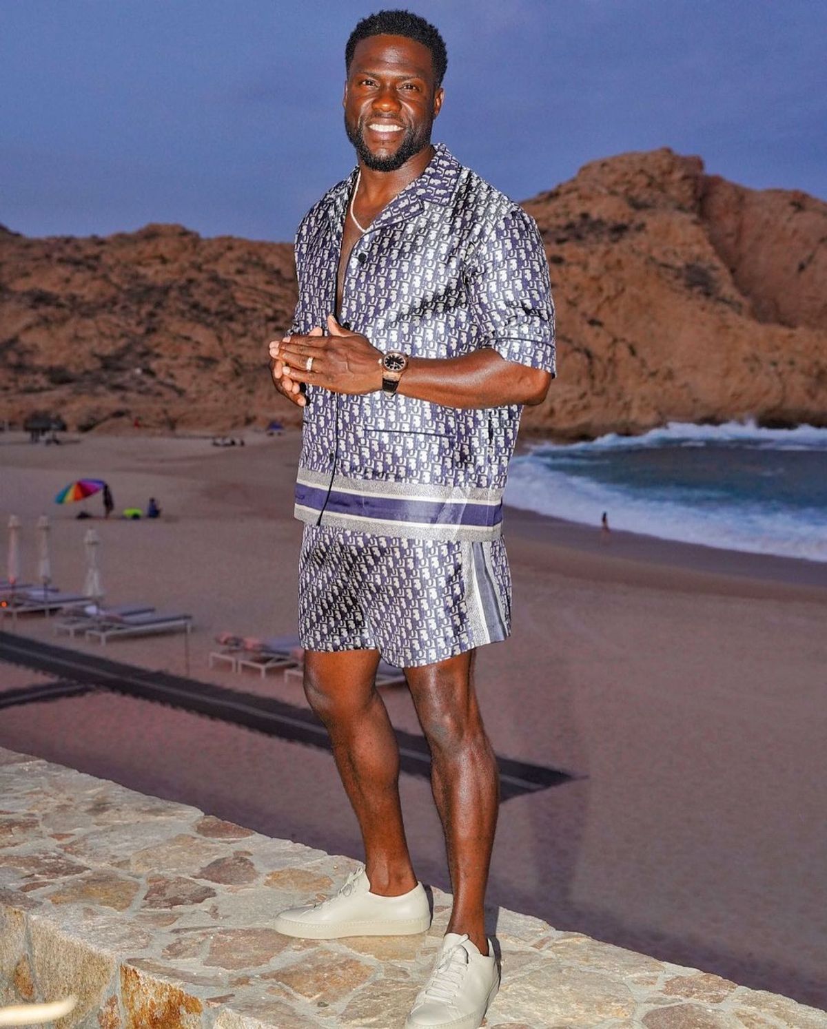 Kevin Hart Outfit From July 14 2021 What S On The Star Kevin Hart Outfit From July 14 2021 What S On The Star