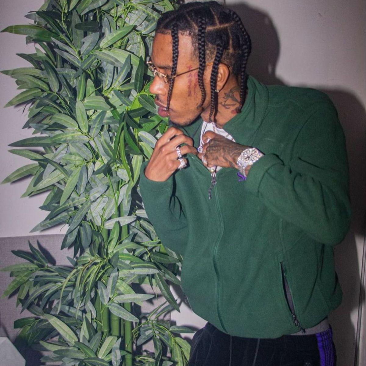 KSupreme Outfit from August 12, 2021 | WHAT’S ON THE STAR?