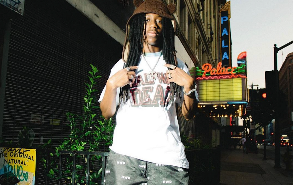 Halfway Dead Clothing, Shoes & Accessories WHAT’S ON THE STAR?