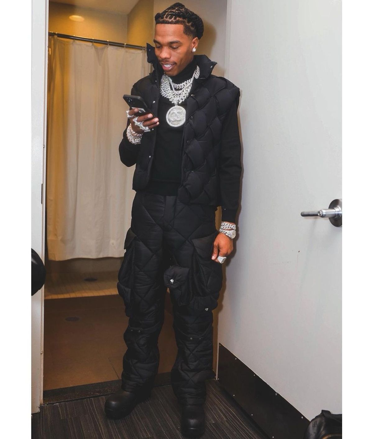 Lil Baby Outfit from October 24, 2021 WHAT’S ON THE STAR?
