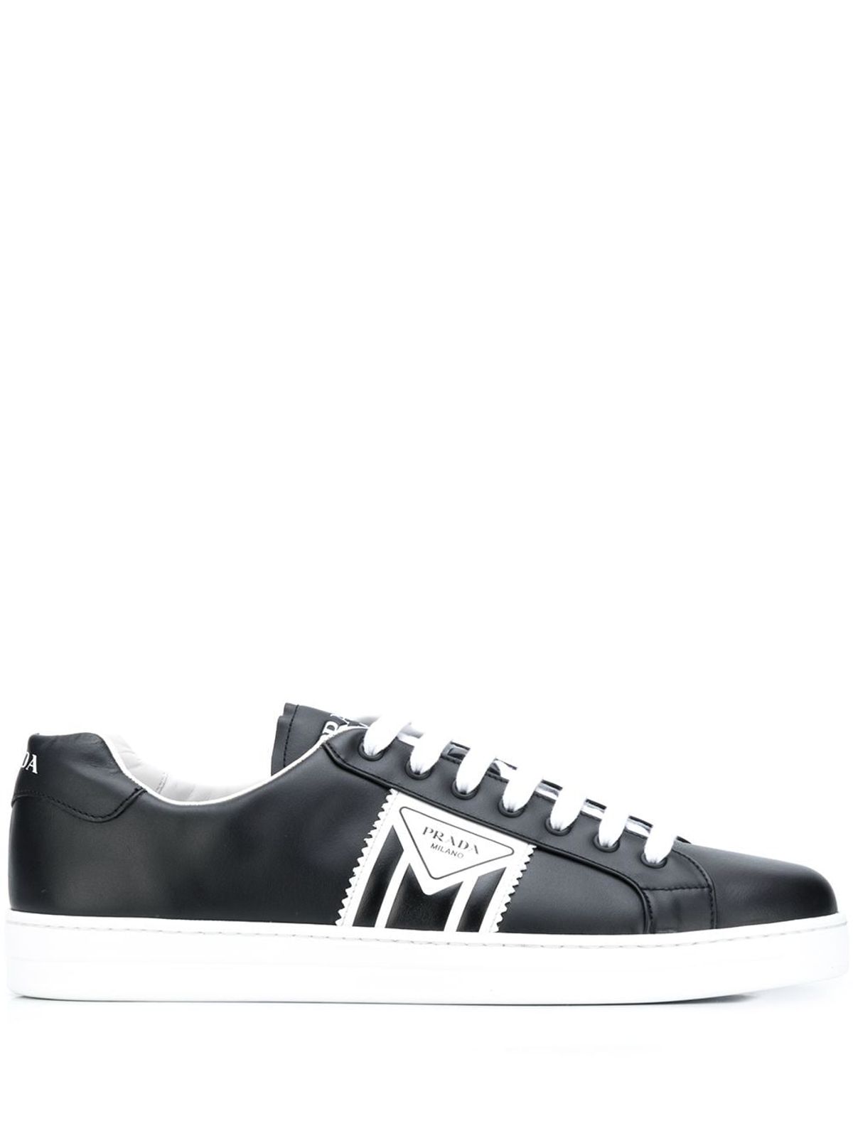 Prada Logo Patch Low-top Sneakers In Schwarz