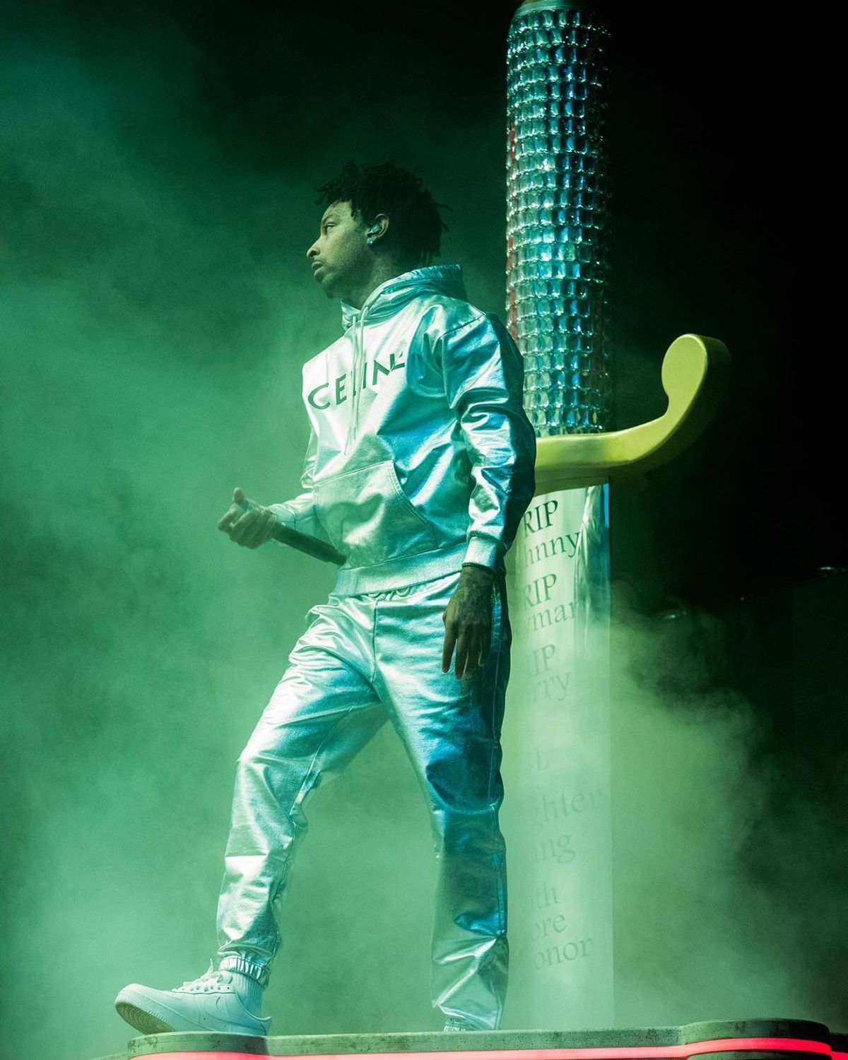 21 Savage Outfit from October 3, 2021 | WHAT’S ON THE STAR?