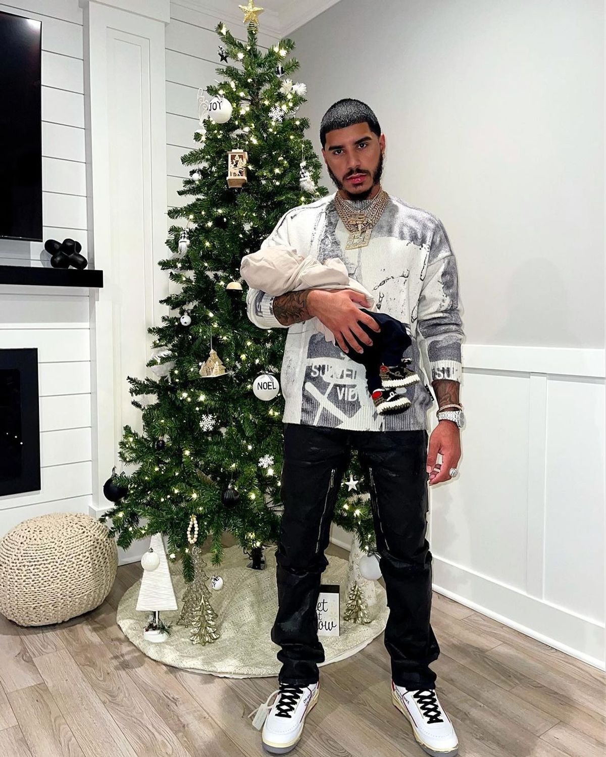 CJ Outfit from January 3, 2022 | WHAT’S ON THE STAR?