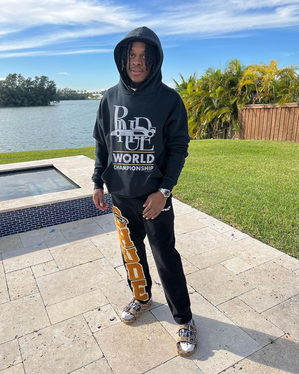 Booka 600 Outfit from January 30, 2022 | WHAT’S ON THE STAR?