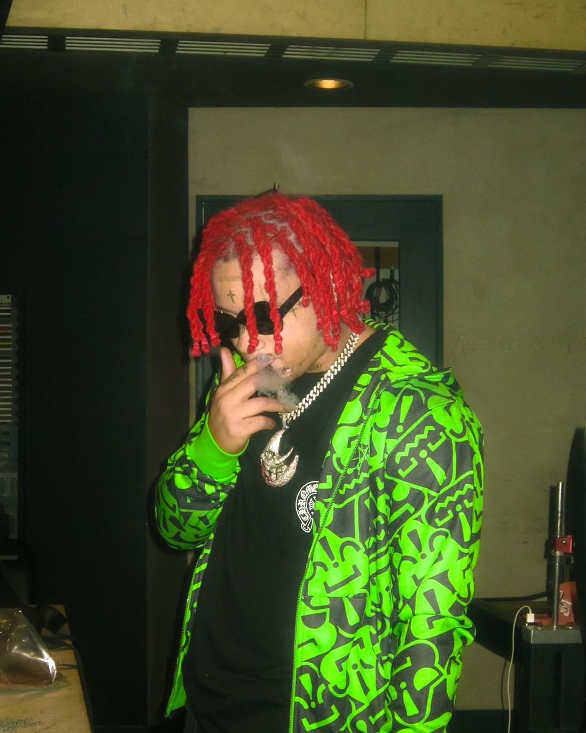 Trippie Redd Outfit from November 22, 2021 | WHAT’S ON THE STAR?