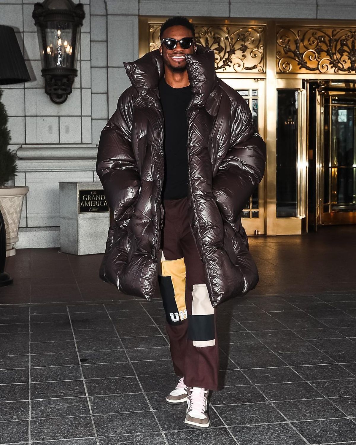 Thanasis Antetokounmpo Outfit from March 15, 2022 | WHAT’S ON THE STAR?