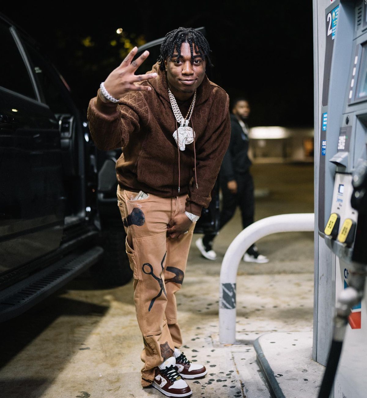 Fredo Bang Outfit from March 29, 2022 | WHAT’S ON THE STAR?