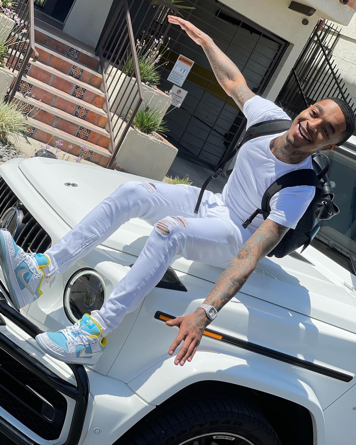 Flight Outfit from August 8, 2021 | WHAT’S ON THE STAR?