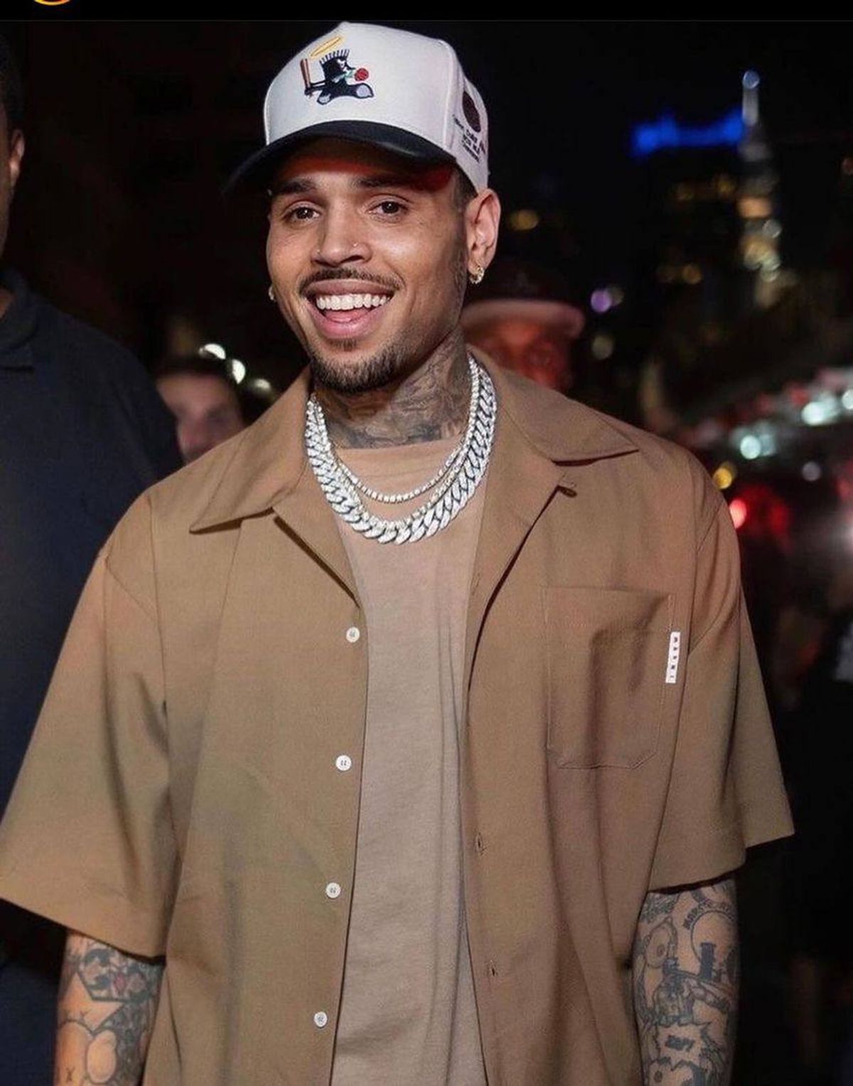 Chris Brown Outfit from May 14, 2020 WHAT’S ON THE STAR?