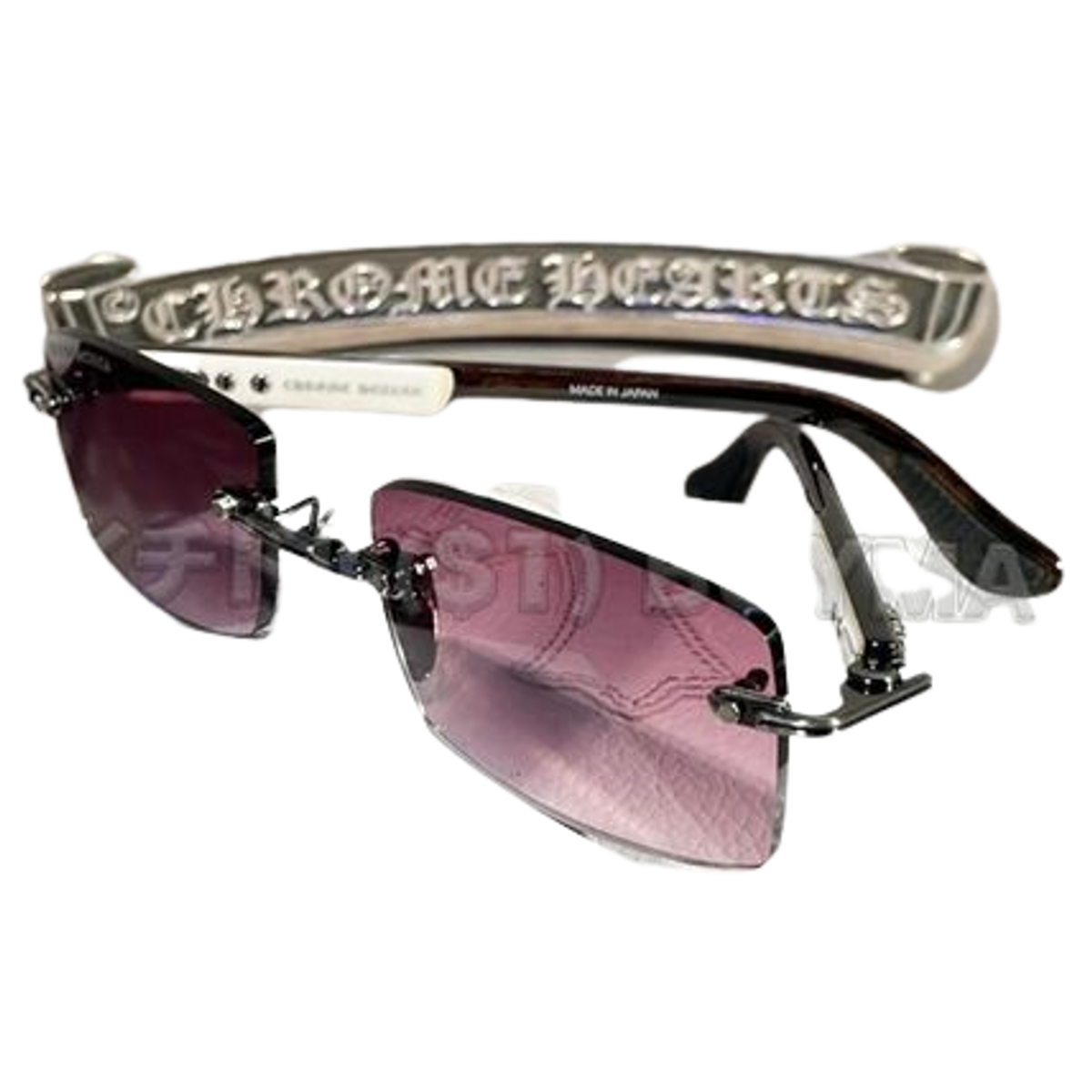 Chrome Hearts Red Sunglasses | WHAT'S ON THE STAR?