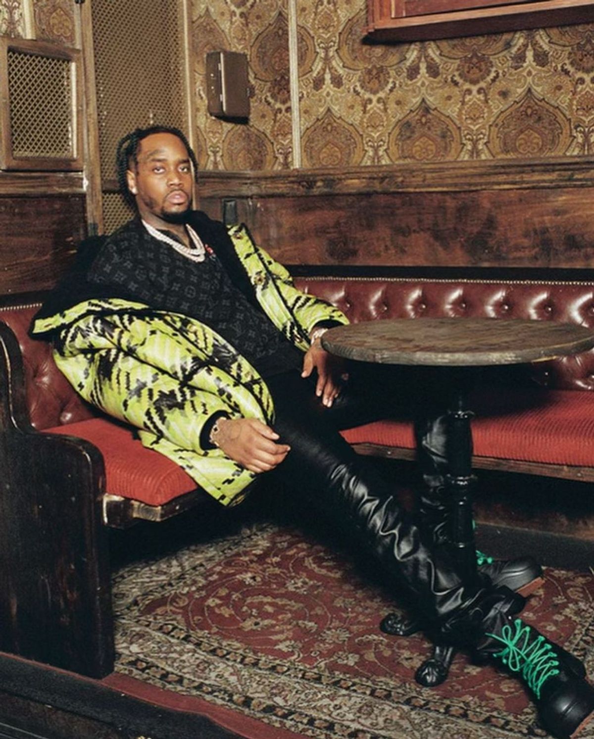 Fivio Foreign Outfit from August 25, 2022 | WHAT’S ON THE STAR?