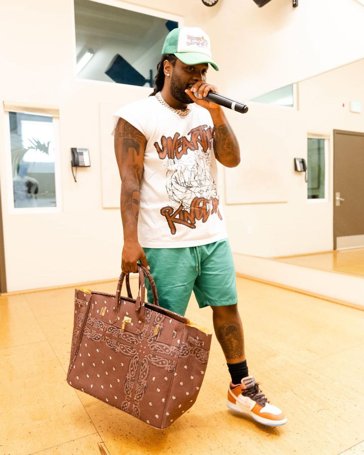 Strick 9 Rapper Strick Outfit from July 20, 2022 | WHAT’S ON THE STAR?