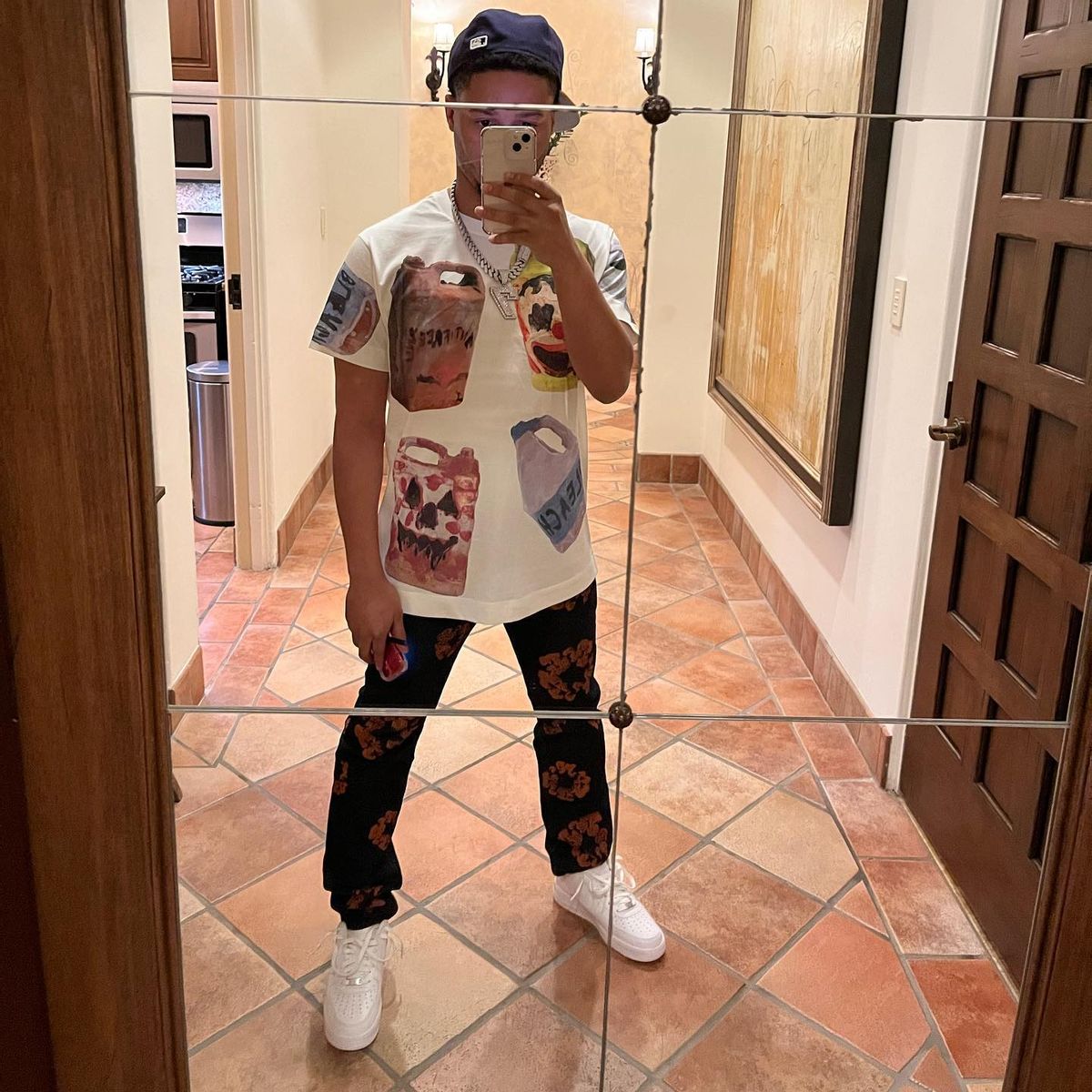 Veeze Outfit from September 1, 2022 | WHAT’S ON THE STAR?