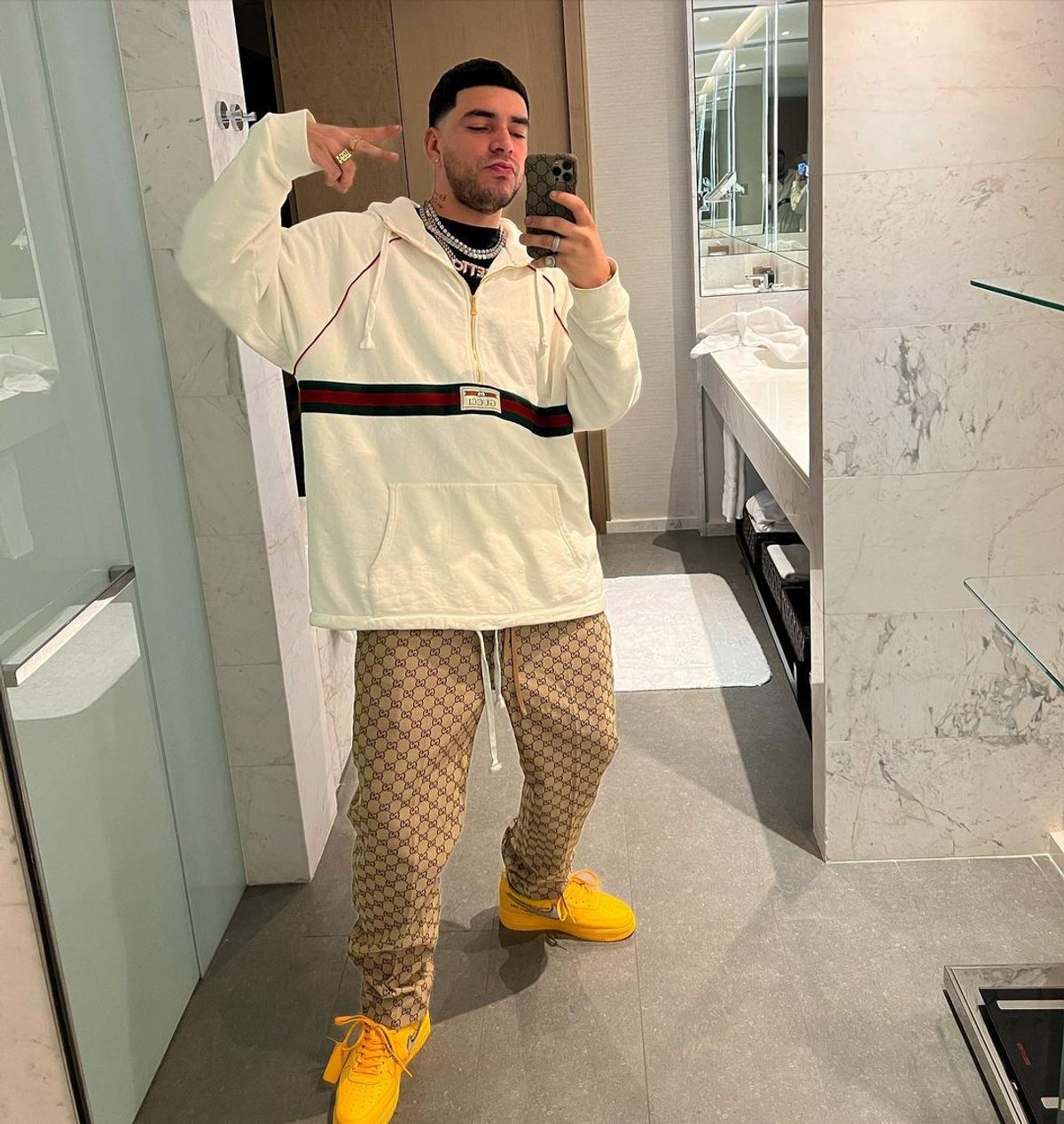 Ryan Castro Outfit from October 24, 2022 | WHAT’S ON THE STAR?