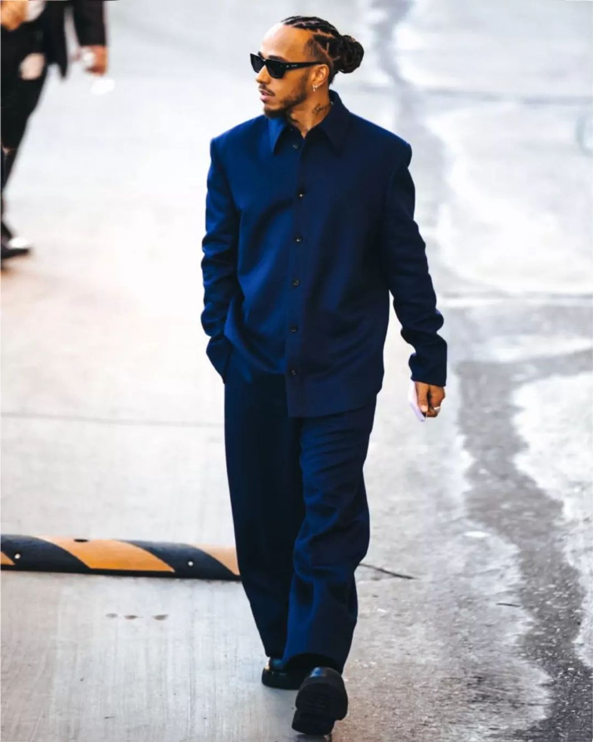 Lewis Hamilton Outfit from October 27, 2022 WHAT’S ON THE STAR?