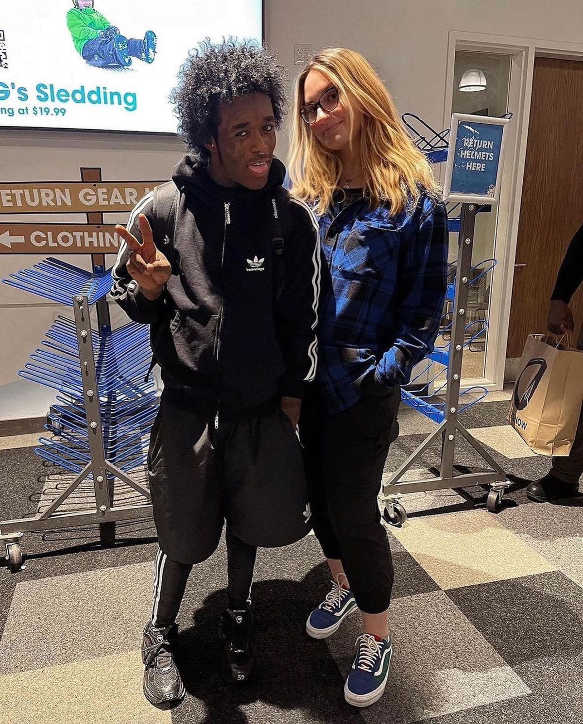 Lil Uzi Vert Outfit from November 15, 2022 | WHAT’S ON THE STAR?