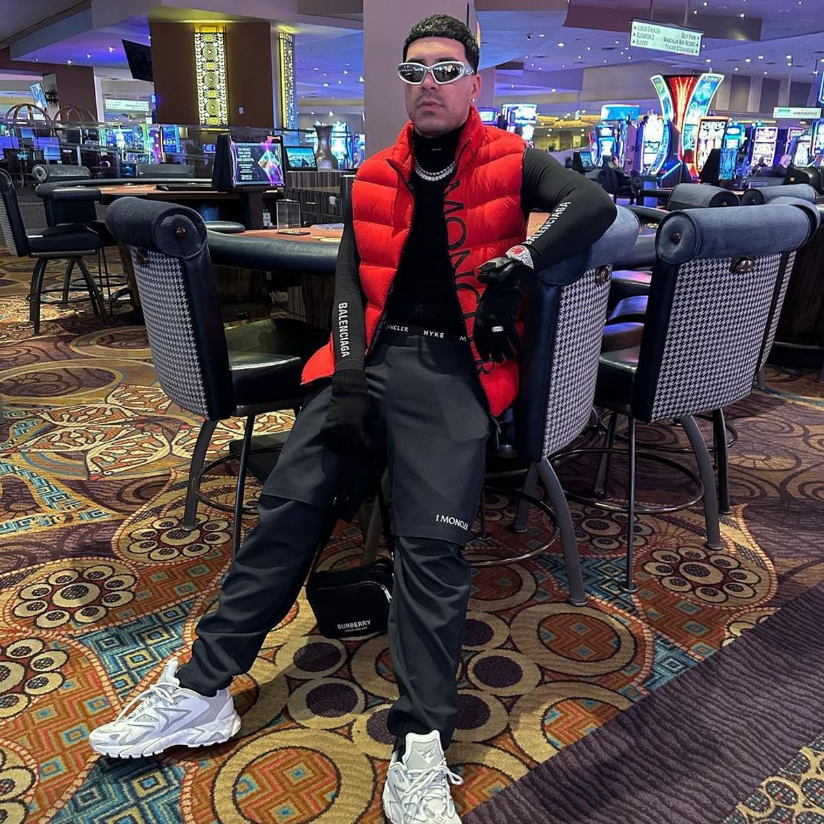 Ryan Castro Outfit from November 16, 2022 | WHAT’S ON THE STAR?