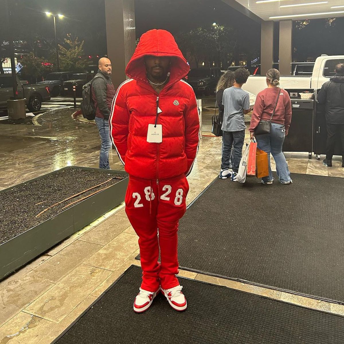 Sauce Walka Outfit from November 26, 2022 WHAT’S ON THE STAR?