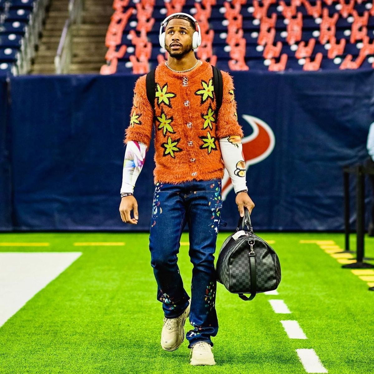 Donovan Peoples Jones Outfit from December 6 2022 WHAT S ON THE STAR?