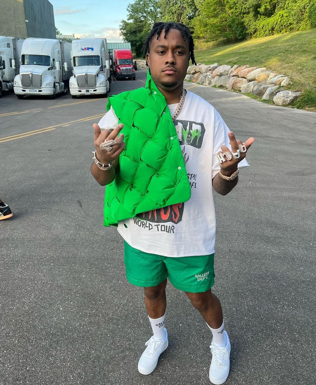 Tay B Outfit from August 2, 2022 | WHAT’S ON THE STAR?