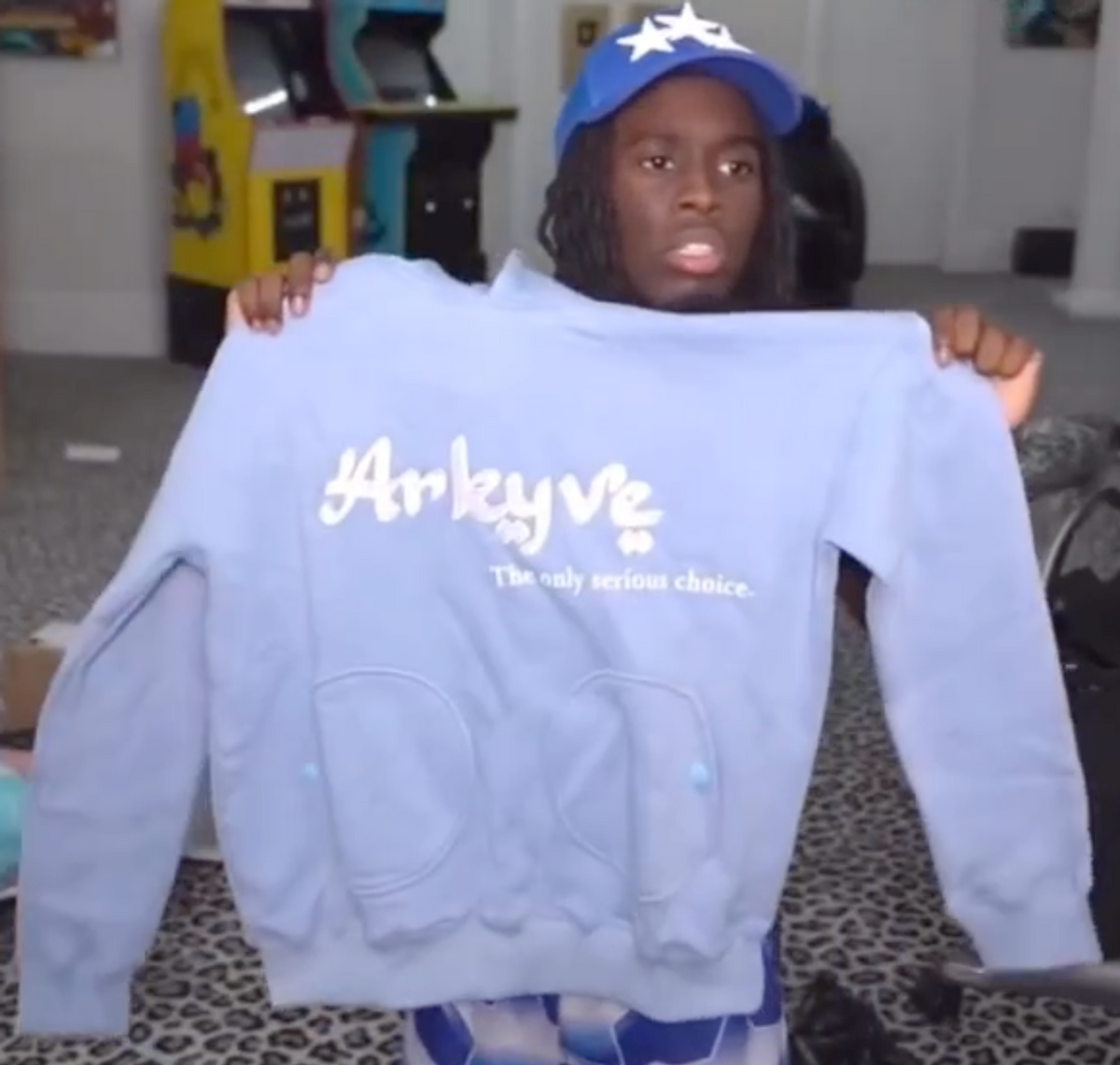 Kai Cenat Outfit from November 5, 2022 | WHAT’S ON THE STAR?