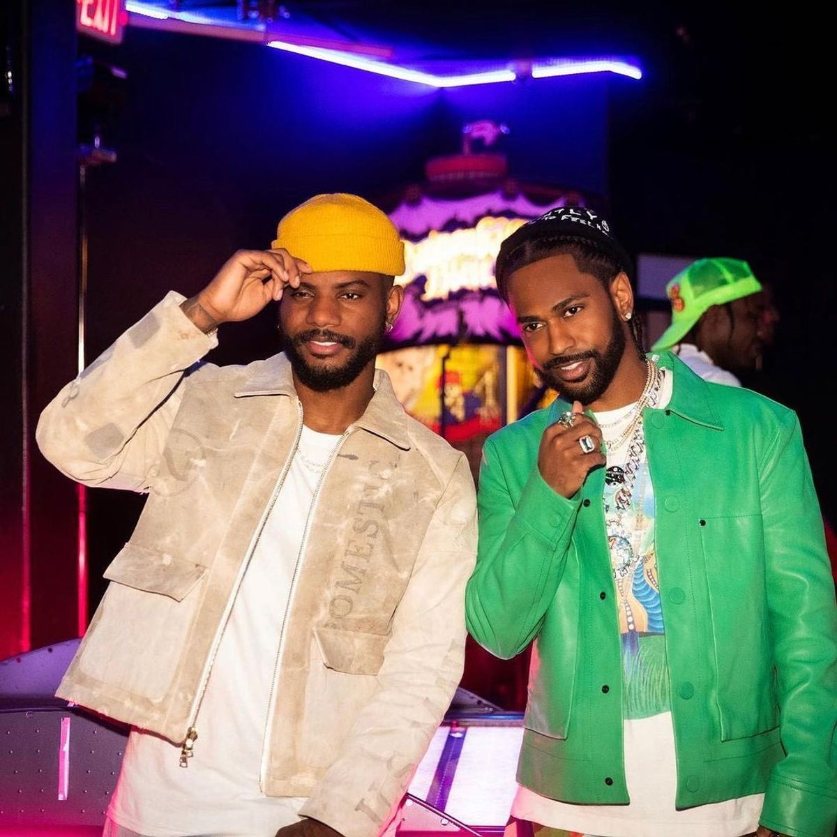 Bryson Tiller Outfit from October 29, 2021 WHAT’S ON THE STAR?