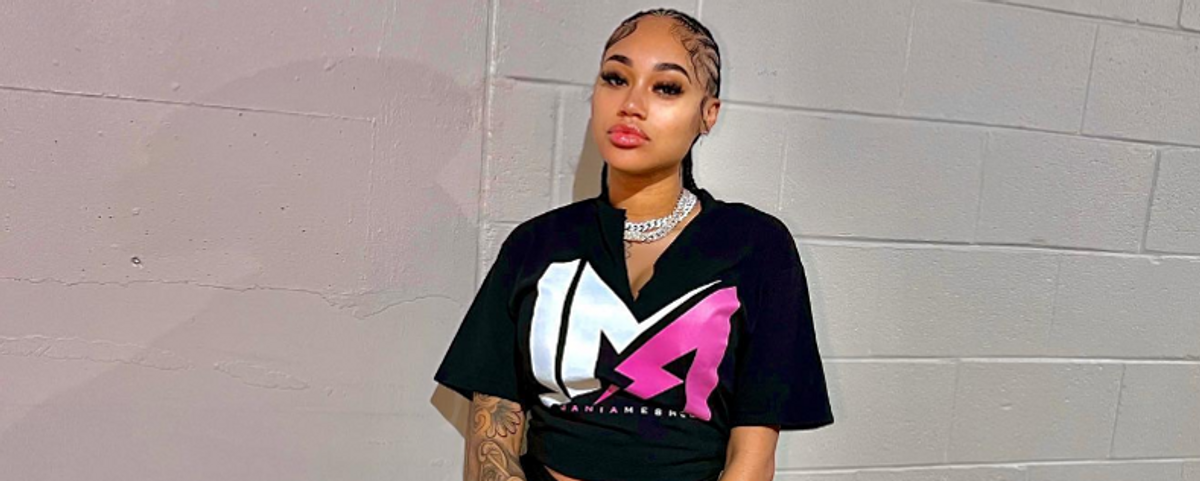 Jania Meshell: Outfits, Clothes, Style and Fashion | WHAT’S ON THE STAR?