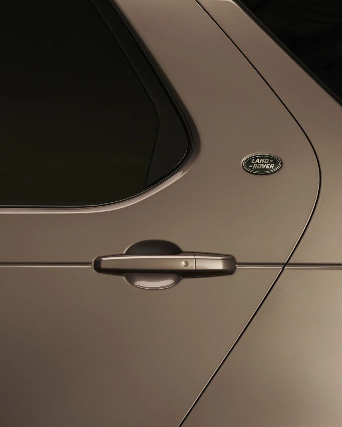 Land Rover Merch: Clothing, Shoes & Accessories | WHAT’S ON THE STAR?