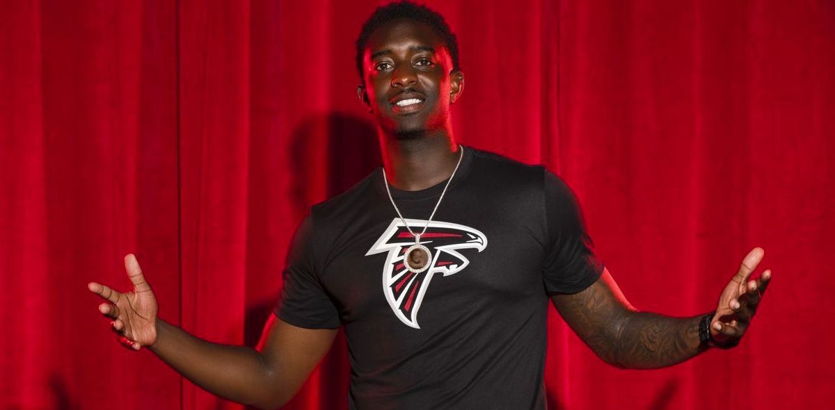 Desi Banks: Outfits, Clothes, Style and Fashion | WHAT’S ON THE STAR?