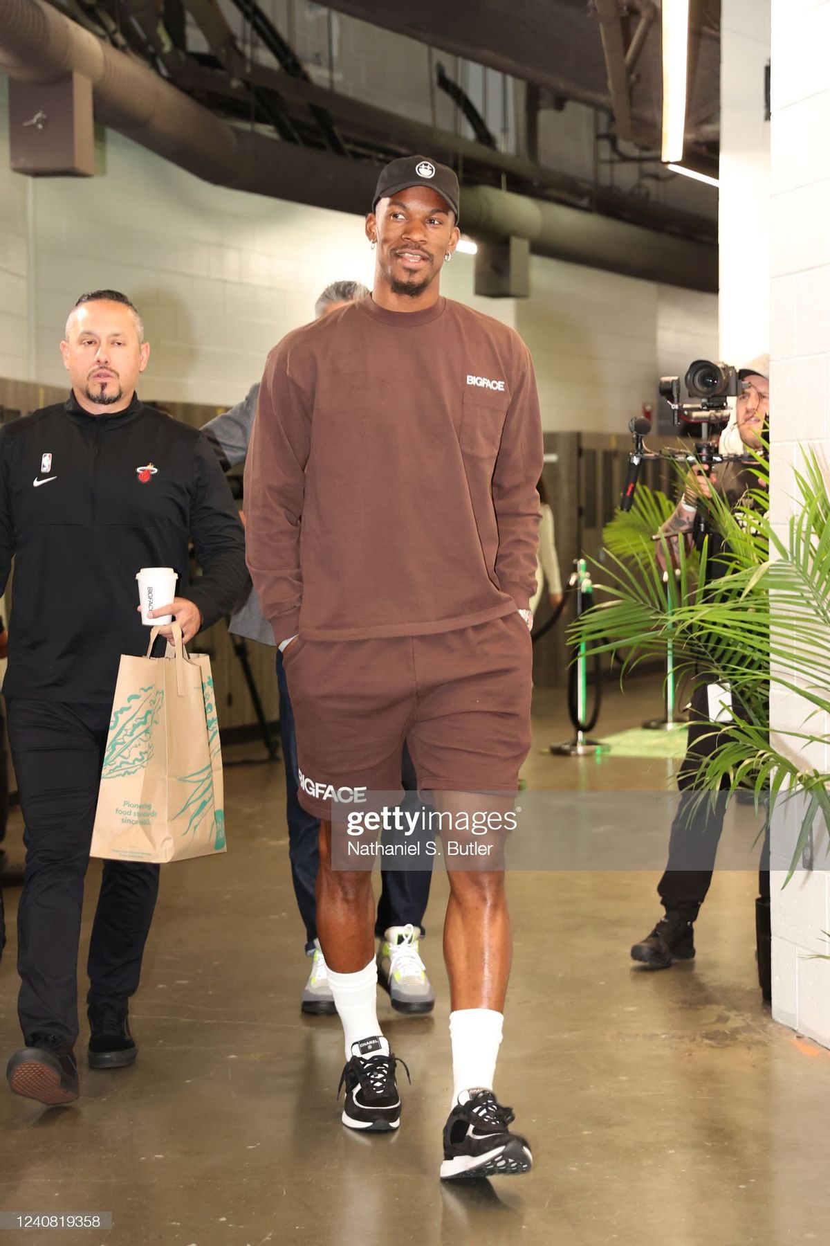 Jimmy Butler Outfit from October 12, 2022 | WHAT’S ON THE STAR?