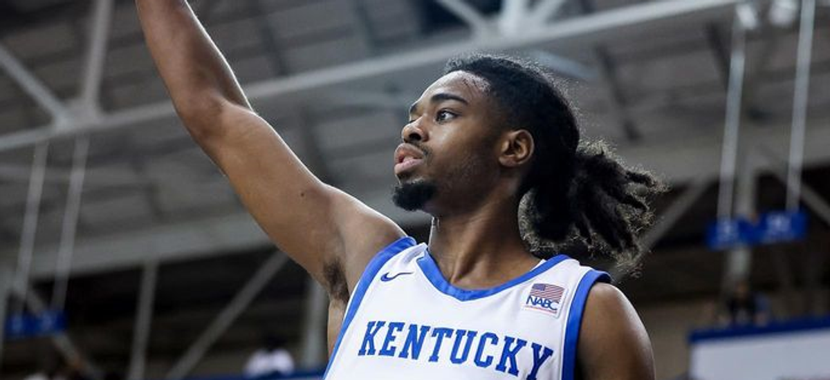 Kentucky Wildcats: Clothing, Shoes & Accessories | WHAT’S ON THE STAR?