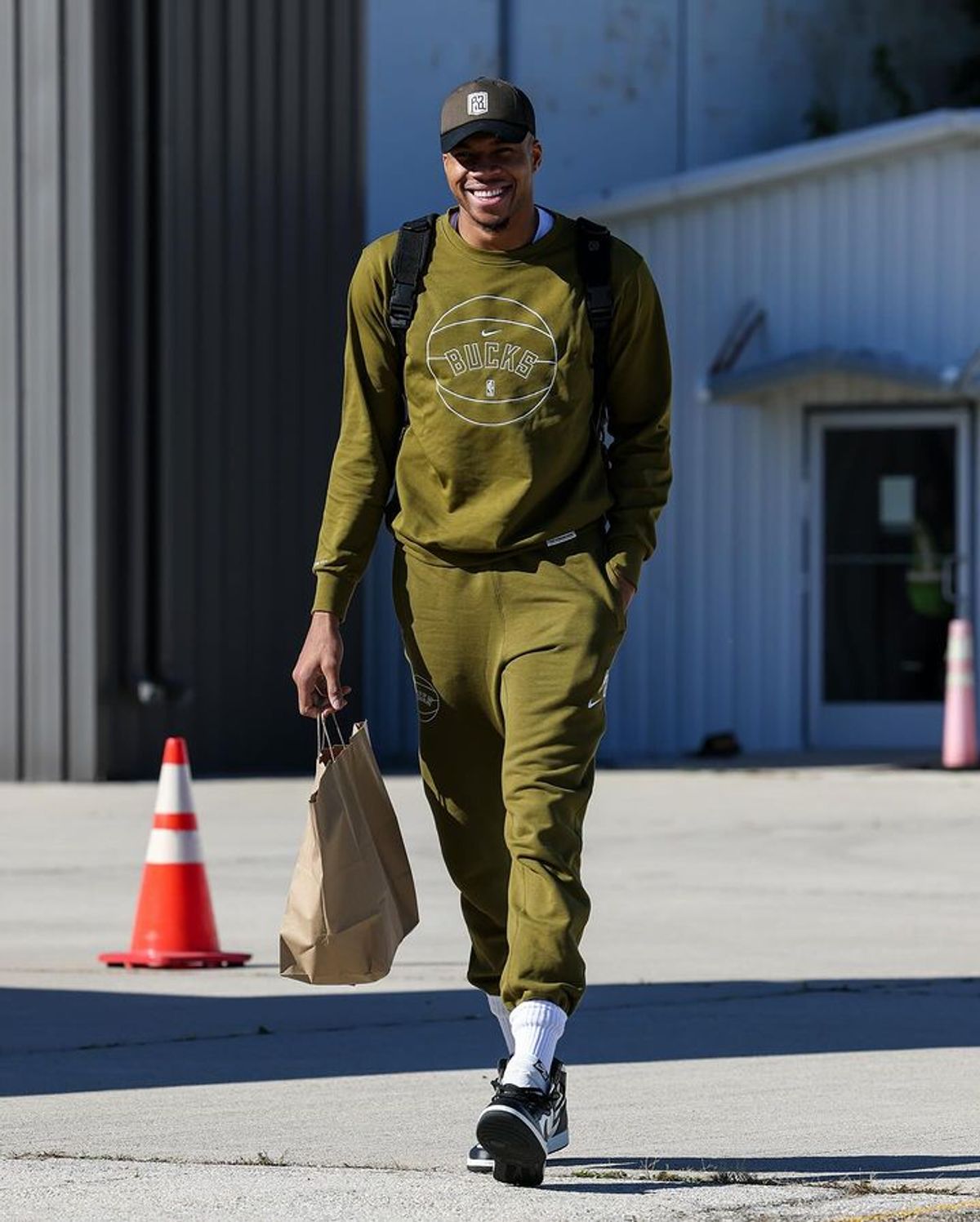 giannis antetokounmpo pants