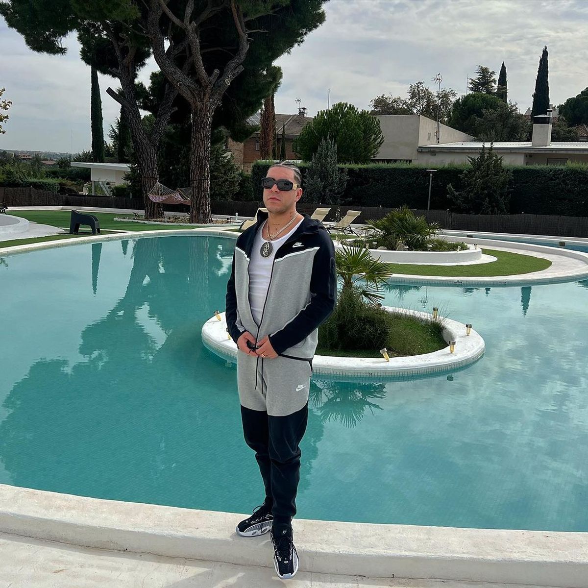 Ryan Castro Outfit from October 13, 2023 | WHAT’S ON THE STAR?