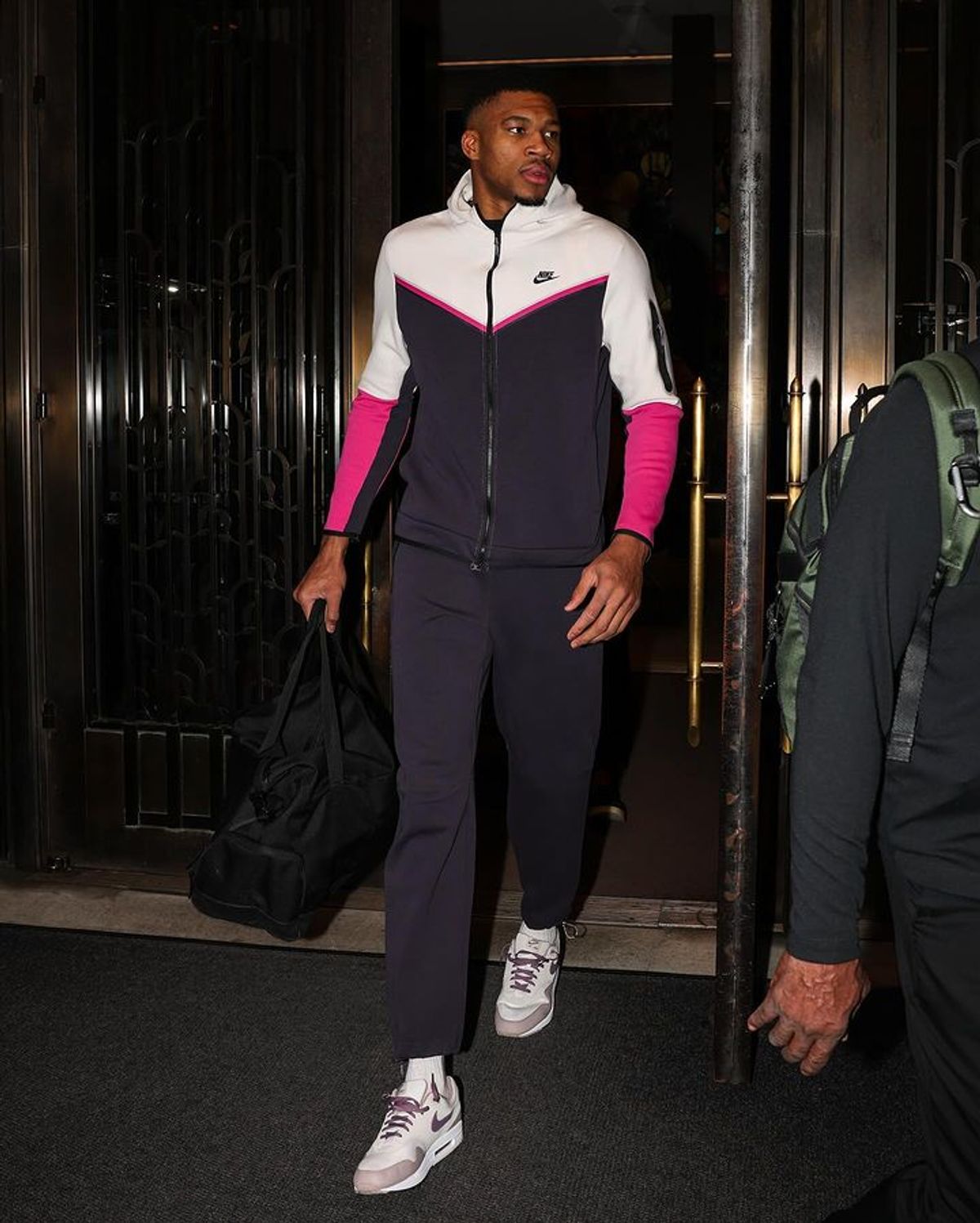 giannis antetokounmpo pants