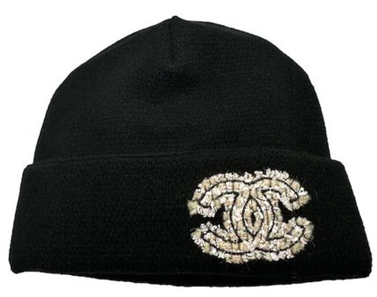 Chanel Black Knit Hat WHAT S ON THE STAR?