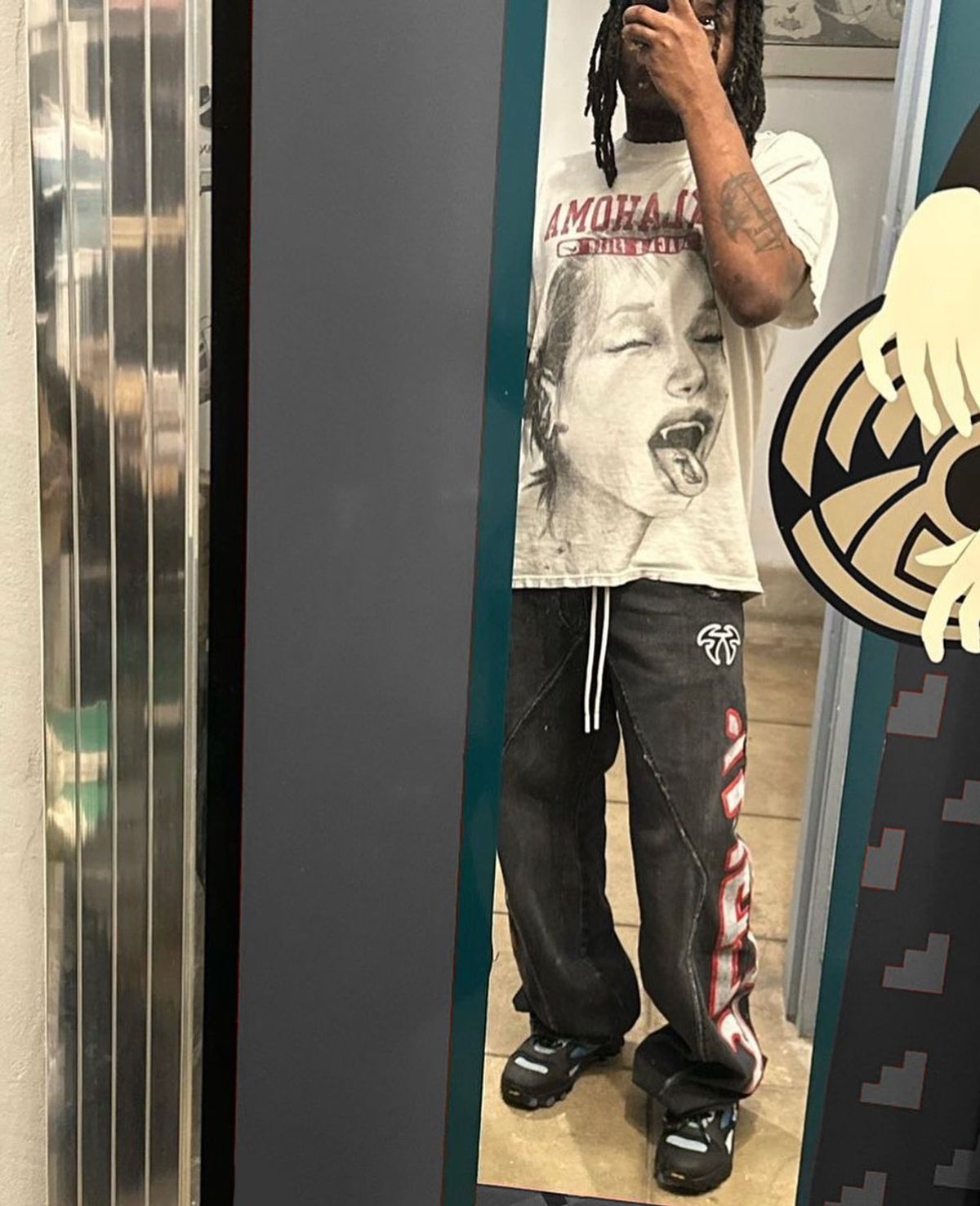 Ian Connor Outfit from December 6, 2023 | WHAT’S ON THE STAR?