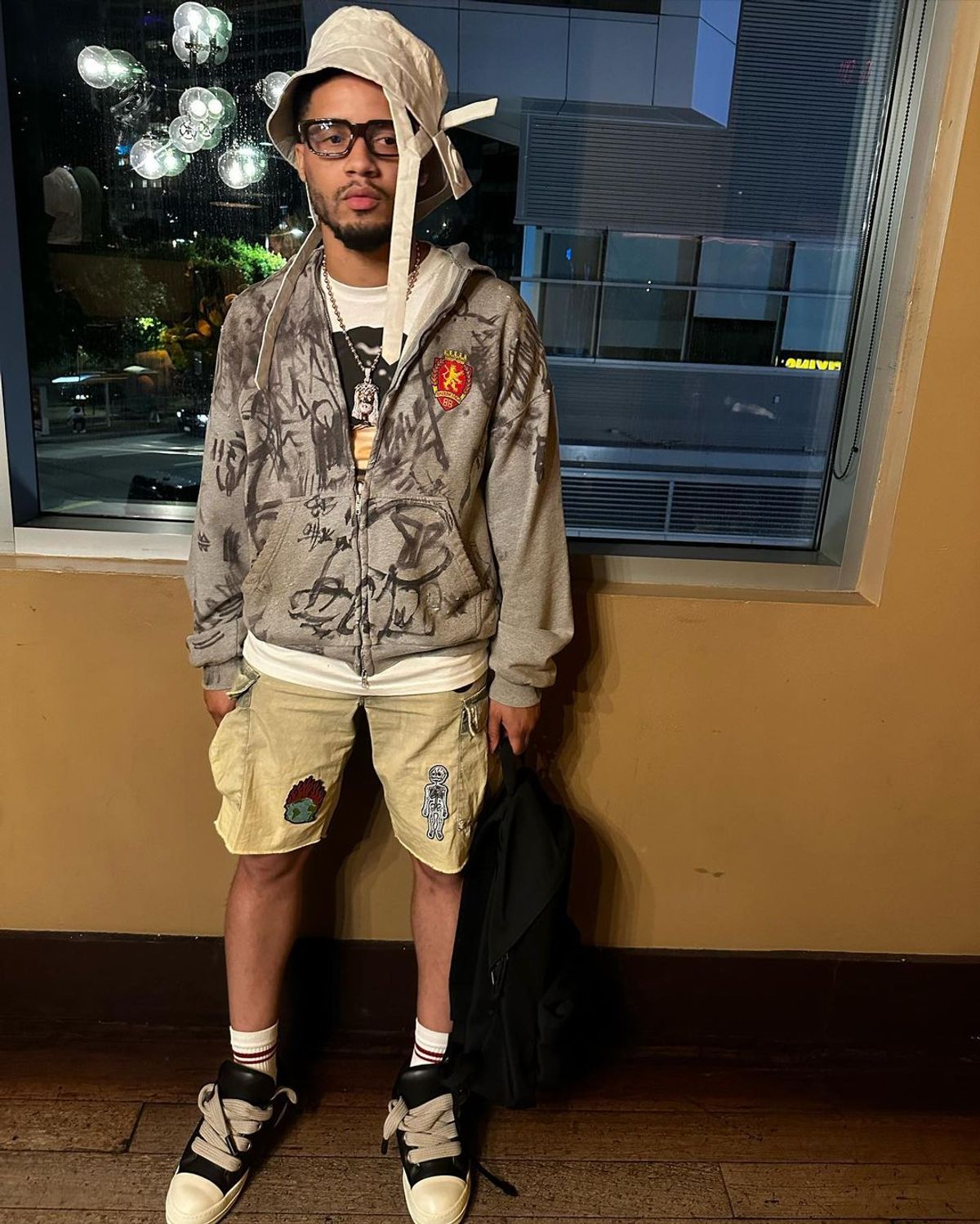 Veeze Outfit from January 30, 2024 | WHAT’S ON THE STAR?