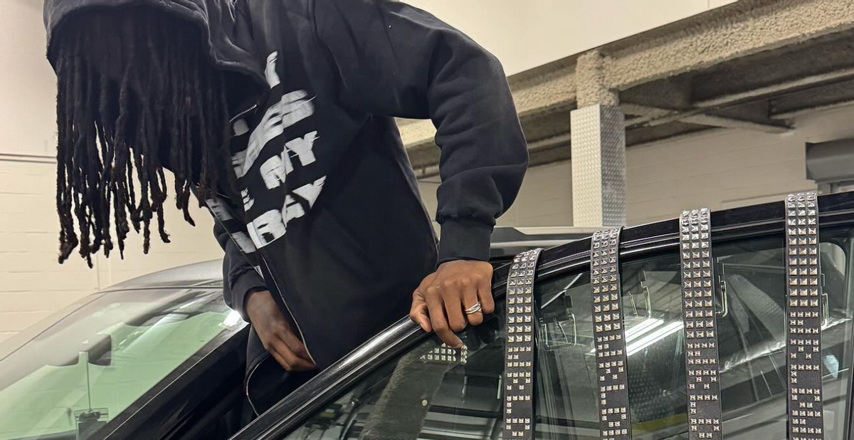 Frequency Worldwide Clothing, Shoes & Accessories WHAT’S ON THE STAR?