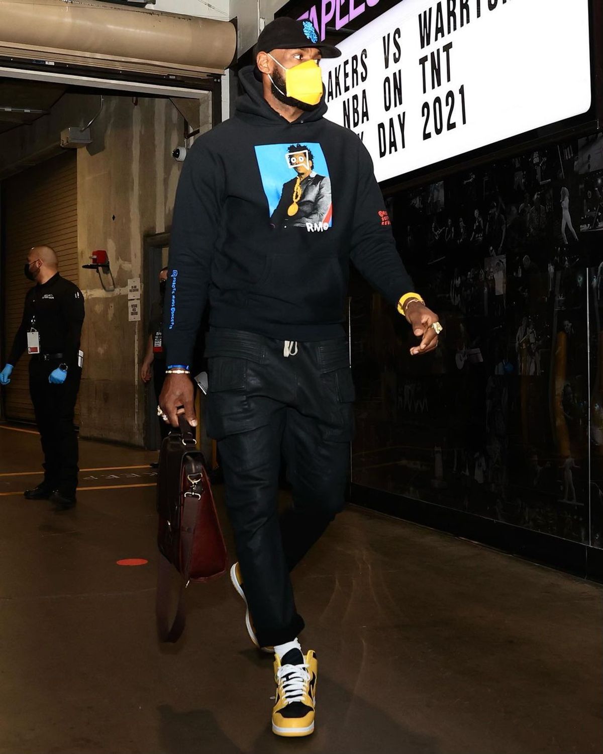 lebron-james-outfit-from-january-19-2021-what-s-on-the-star
