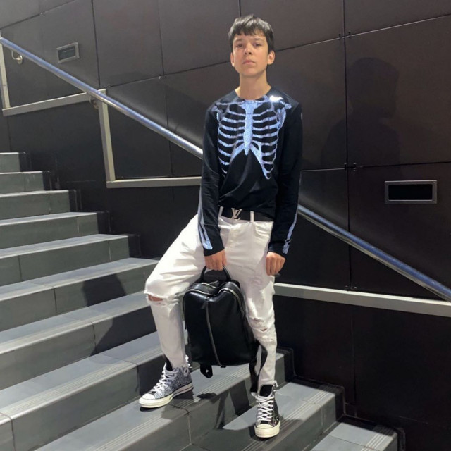 Молодой Платон Outfit from August 21, 2020 | WHAT’S ON THE STAR?