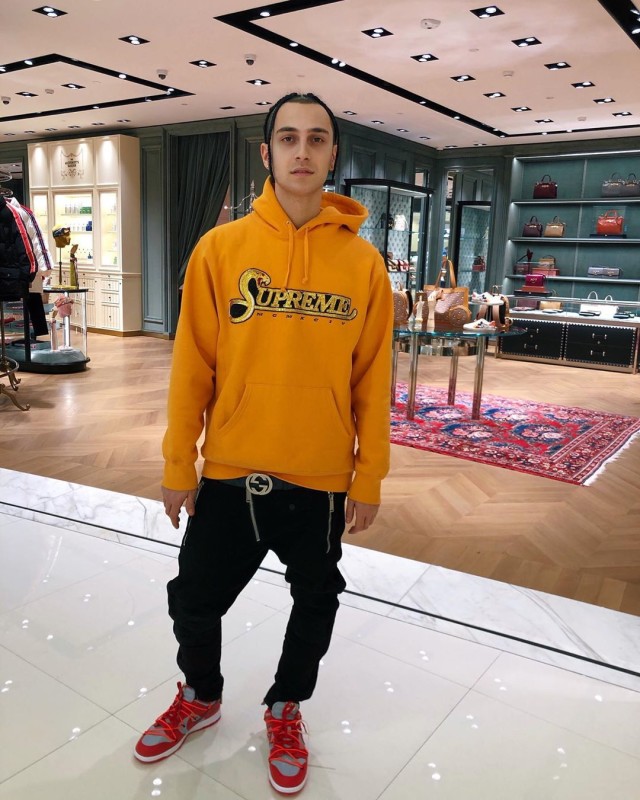 Yanix Outfit from April 4, 2020 | WHAT’S ON THE STAR?