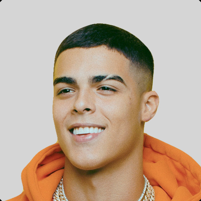 Lunay Outfit from August 12, 2020 | WHAT’S ON THE STAR?