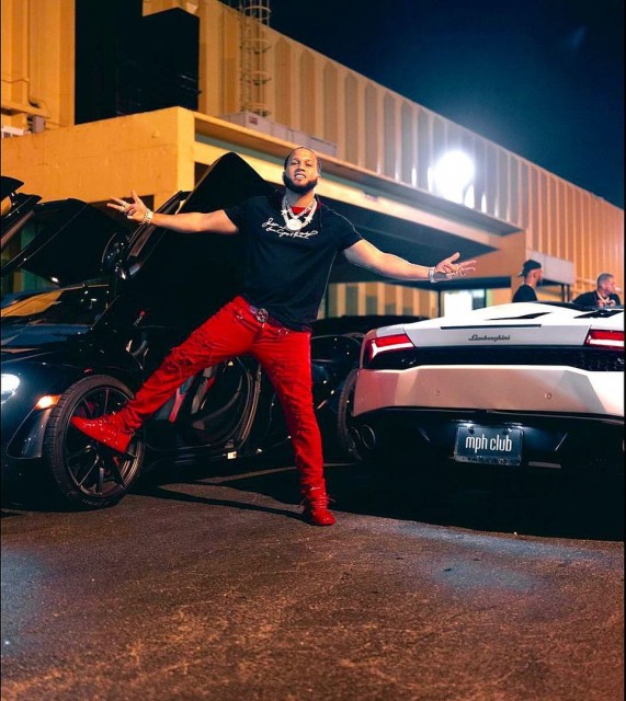 El Alfa El Jefe Outfit from November 7, 2020 WHAT’S ON THE STAR?